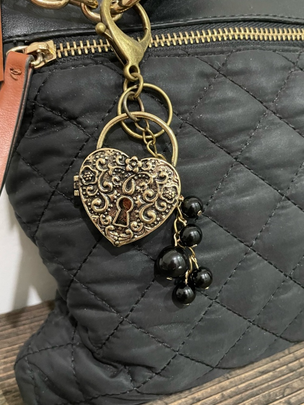 Jumbo Heart Locket Keychain - Picture 4 of 5